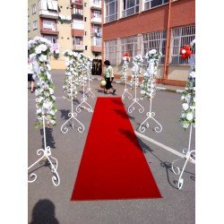 Üç Ayaklı Beyaz Ferforje Gelin Yolu 